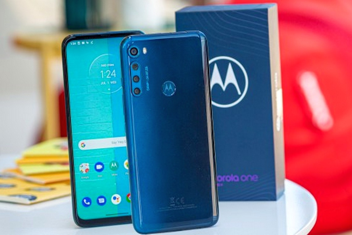 Обзор и распаковка Motorola One Fusion+